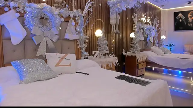 Snapshot of Zoevegass chatting on 11.24.25 Zoevegass online show from 11.24.25