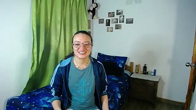 Snapshot of monkeywillwhite chatting on 10.23.25 monkeywillwhite online show from 10.23.25