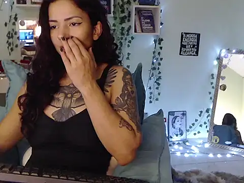 Snapshot of BeellyDance chatting on 09.14.25 BeellyDance online show from 09.14.25