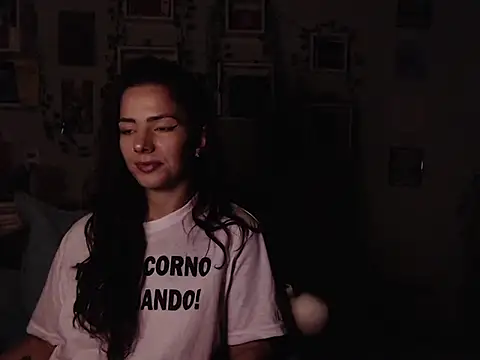 Snapshot of BeellyDance chatting on 10.11.25 BeellyDance online show from 10.11.25