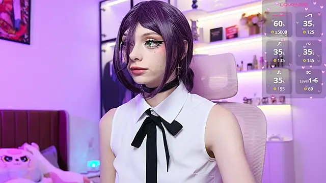 HolliWould  online show from 04.01.26