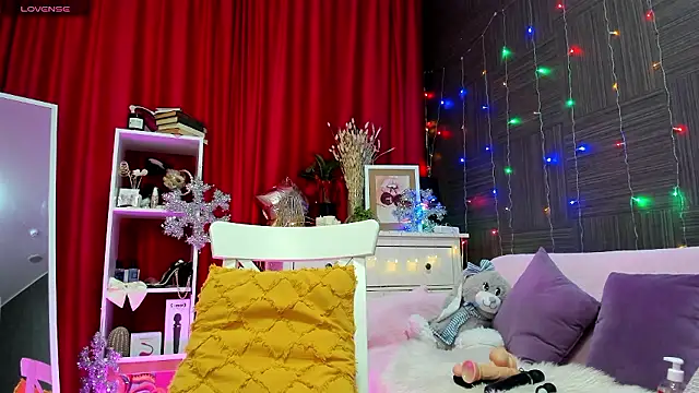 Snapshot of Queen_baby chatting on 12.03.24 Queen baby online show from 12.03.24