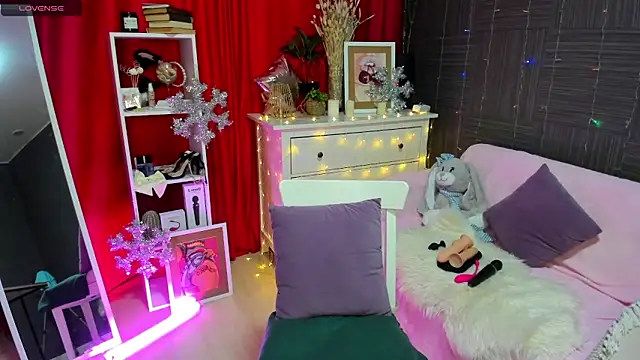 Snapshot of Queen_baby chatting on 12.07.24 Queen baby online show from 12.07.24