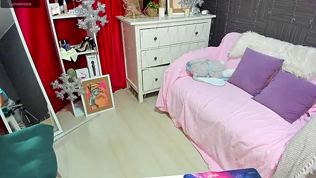 Snapshot of Queen_baby chatting on 12.07.24 Queen baby online show from 12.07.24