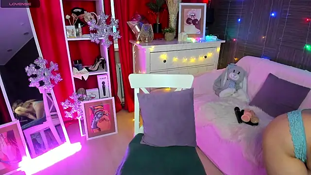 Snapshot of Queen_baby chatting on 12.20.24 Queen baby online show from 12.20.24