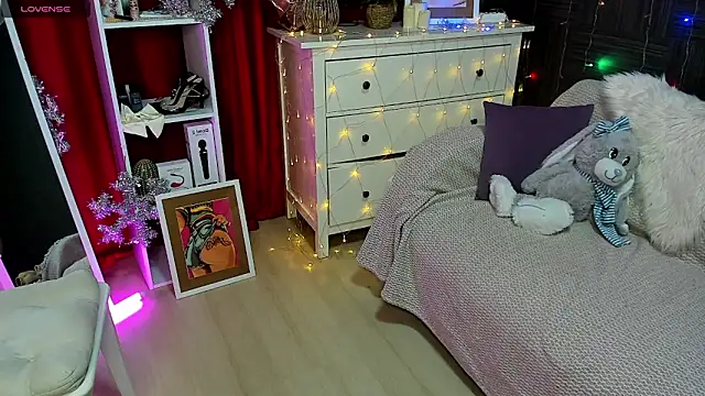 Snapshot of Queen_baby chatting on 12.24.24 Queen baby online show from 12.24.24