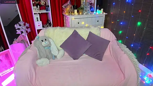 Snapshot of Queen_baby chatting on 01.12.25 Queen baby online show from 01.12.25