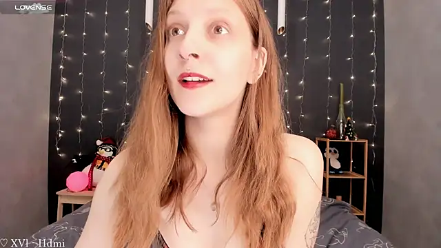 Snapshot of SolarAlice chatting on 12.12.24 SolarAlice online show from 12.12.24