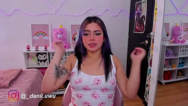 Snapshot of CuteDani_ chatting on 01.15.25 CuteDani online show from 01.15.25