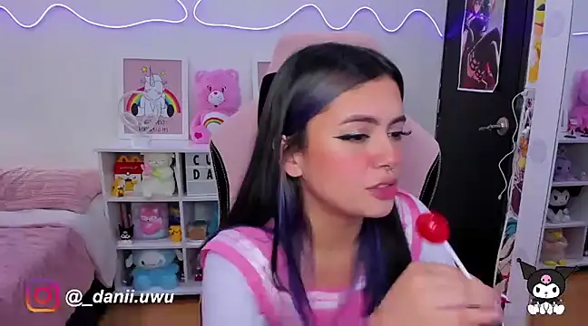 Snapshot of CuteDani_ chatting on 02.24.25 CuteDani online show from 02.24.25