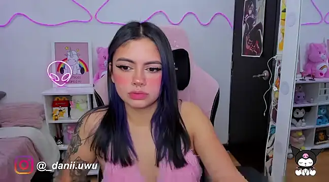 Snapshot of CuteDani_ chatting on 02.28.25 CuteDani online show from 02.28.25