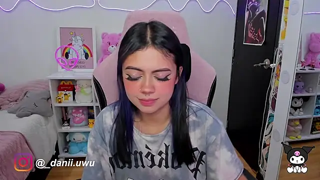 Snapshot of CuteDani_ chatting on 03.03.25 CuteDani online show from 03.03.25