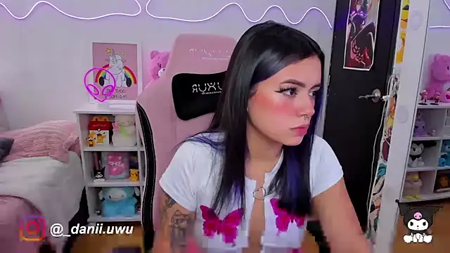 Snapshot of CuteDani_ chatting on 03.05.25 CuteDani online show from 03.05.25