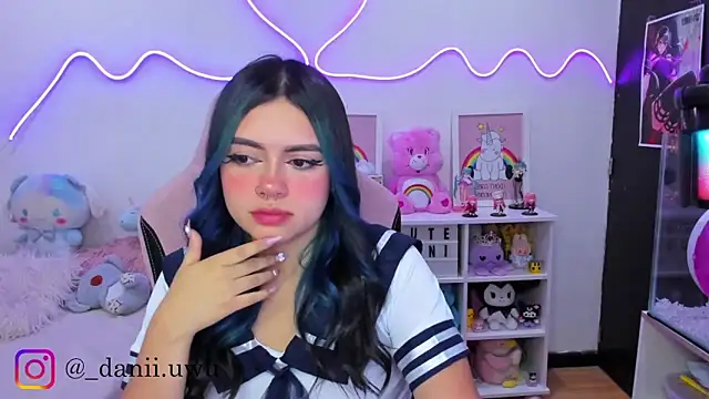 Snapshot of CuteDani_ chatting on 09.11.25 CuteDani online show from 09.11.25