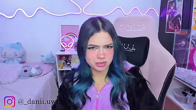 Snapshot of CuteDani_ chatting on 11.11.25 CuteDani online show from 11.11.25