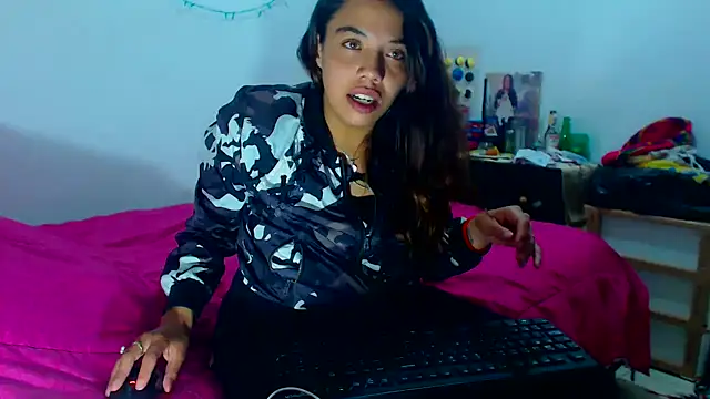 Snapshot of AmaraRoberts420 chatting on 12.14.24 AmaraRoberts420 online show from 12.14.24