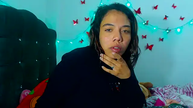 Snapshot of AmaraRoberts420 chatting on 12.16.24 AmaraRoberts420 online show from 12.16.24