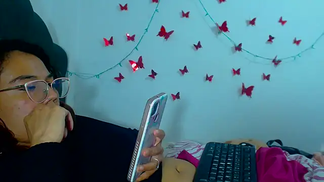 Snapshot of AmaraRoberts420 chatting on 12.16.24 AmaraRoberts420 online show from 12.16.24