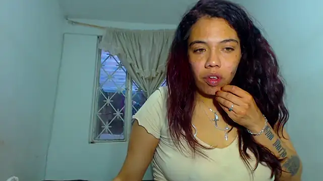 Snapshot of AmaraRoberts420 chatting on 01.04.25 AmaraRoberts420 online show from 01.04.25