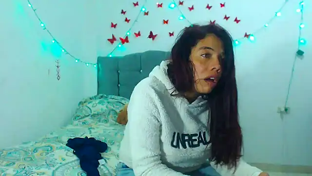 Snapshot of AmaraRoberts420 chatting on 01.20.25 AmaraRoberts420 online show from 01.20.25