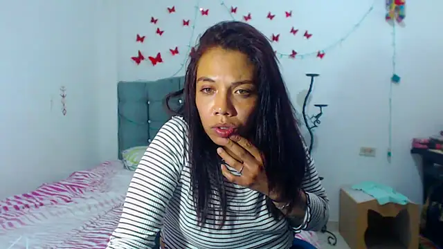 Snapshot of AmaraRoberts420 chatting on 03.05.25 AmaraRoberts420 online show from 03.05.25