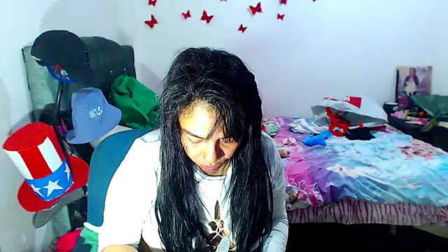 Snapshot of AmaraRoberts420 chatting on 09.17.25 AmaraRoberts420 online show from 09.17.25