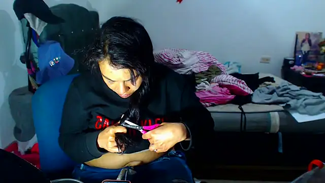 Snapshot of AmaraRoberts420 chatting on 09.23.25 AmaraRoberts420 online show from 09.23.25