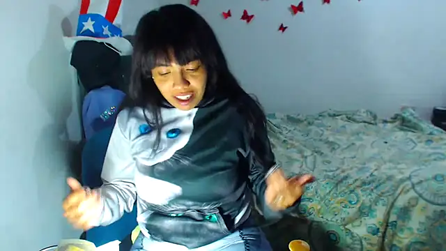 Snapshot of AmaraRoberts420 chatting on 10.01.25 AmaraRoberts420 online show from 10.01.25