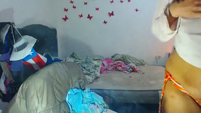 Snapshot of AmaraRoberts420 chatting on 10.05.25 AmaraRoberts420 online show from 10.05.25