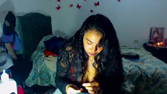 Snapshot of AmaraRoberts420 chatting on 10.10.25 AmaraRoberts420 online show from 10.10.25