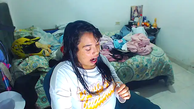 Snapshot of AmaraRoberts420 chatting on 10.22.25 AmaraRoberts420 online show from 10.22.25