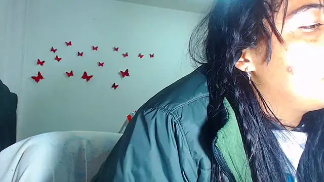 Snapshot of AmaraRoberts420 chatting on 10.28.25 AmaraRoberts420 online show from 10.28.25