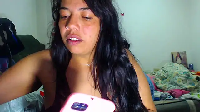 Snapshot of AmaraRoberts420 chatting on 11.02.25 AmaraRoberts420 online show from 11.02.25