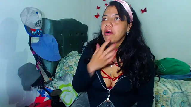 Snapshot of AmaraRoberts420 chatting on 11.22.25 AmaraRoberts420 online show from 11.22.25