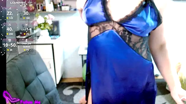 Snapshot of BeatriksS chatting on 10.23.25 BeatriksS online show from 10.23.25