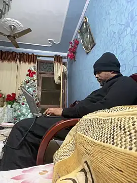 Snapshot of Dick_6inches chatting on 12.17.25 Dick 6inches online show from 12.17.25