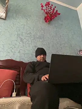 Snapshot of Dick_6inches chatting on 12.20.25 Dick 6inches online show from 12.20.25