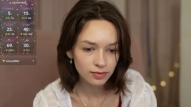 Snapshot of VivianLy_ chatting on 12.03.24 VivianLy  online show from 12.03.24