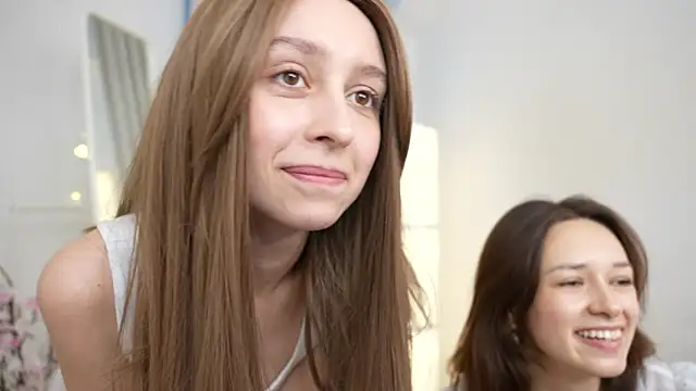 Snapshot of VivianLy_ chatting on 12.05.24 VivianLy  online show from 12.05.24