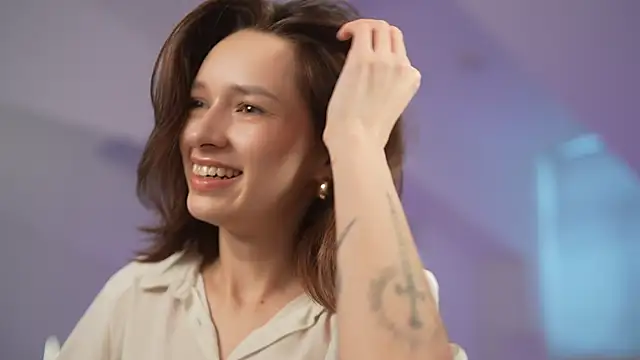 Snapshot of VivianLy_ chatting on 01.09.25 VivianLy  online show from 01.09.25