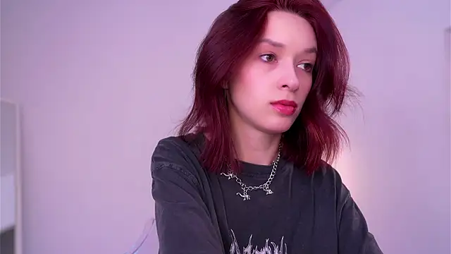 Snapshot of VivianLy_ chatting on 03.18.25 VivianLy  online show from 03.18.25