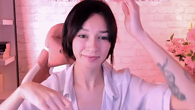 VivianLy  online show from 01.10.26