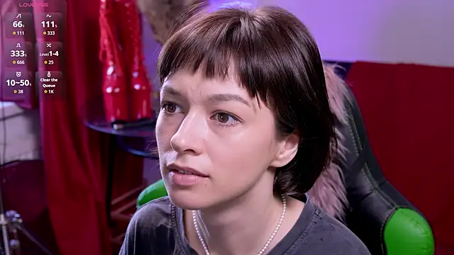 VivianLy  online show from 04.10.26