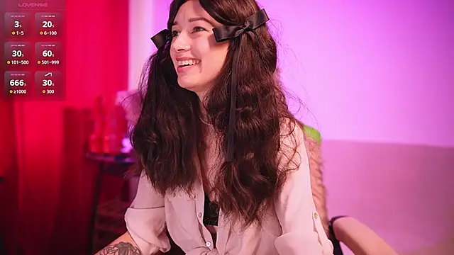 VivianLy  online show from 06.27.26