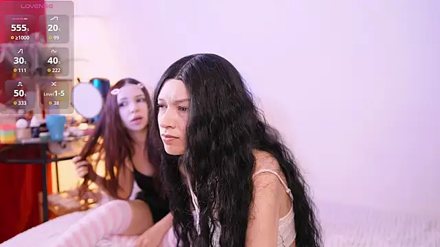 VivianLy  online show from 08.02.26