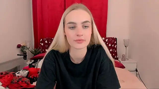 Snapshot of OliviaKisss chatting on 01.24.25 OliviaKisss online show from 01.24.25