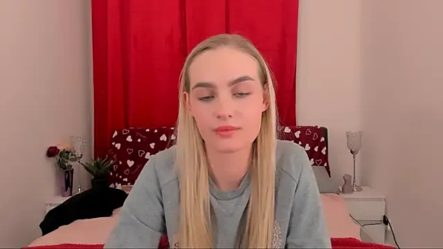 Snapshot of OliviaKisss chatting on 03.19.25 OliviaKisss online show from 03.19.25