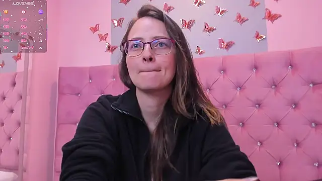 AmbeerWood  online show from 09.28.25