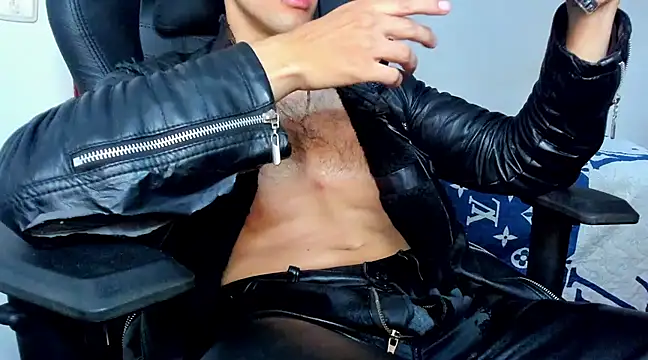Snapshot of Tommy_Bred chatting on 02.14.25 Tommy Bred online show from 02.14.25