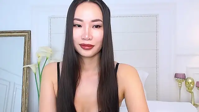 NaomiYuu online show from 12.11.24